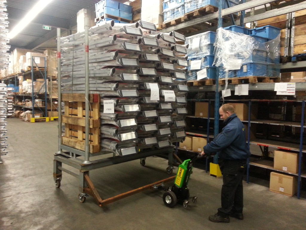 electric tug to carry high quantity and heavy loads all at once